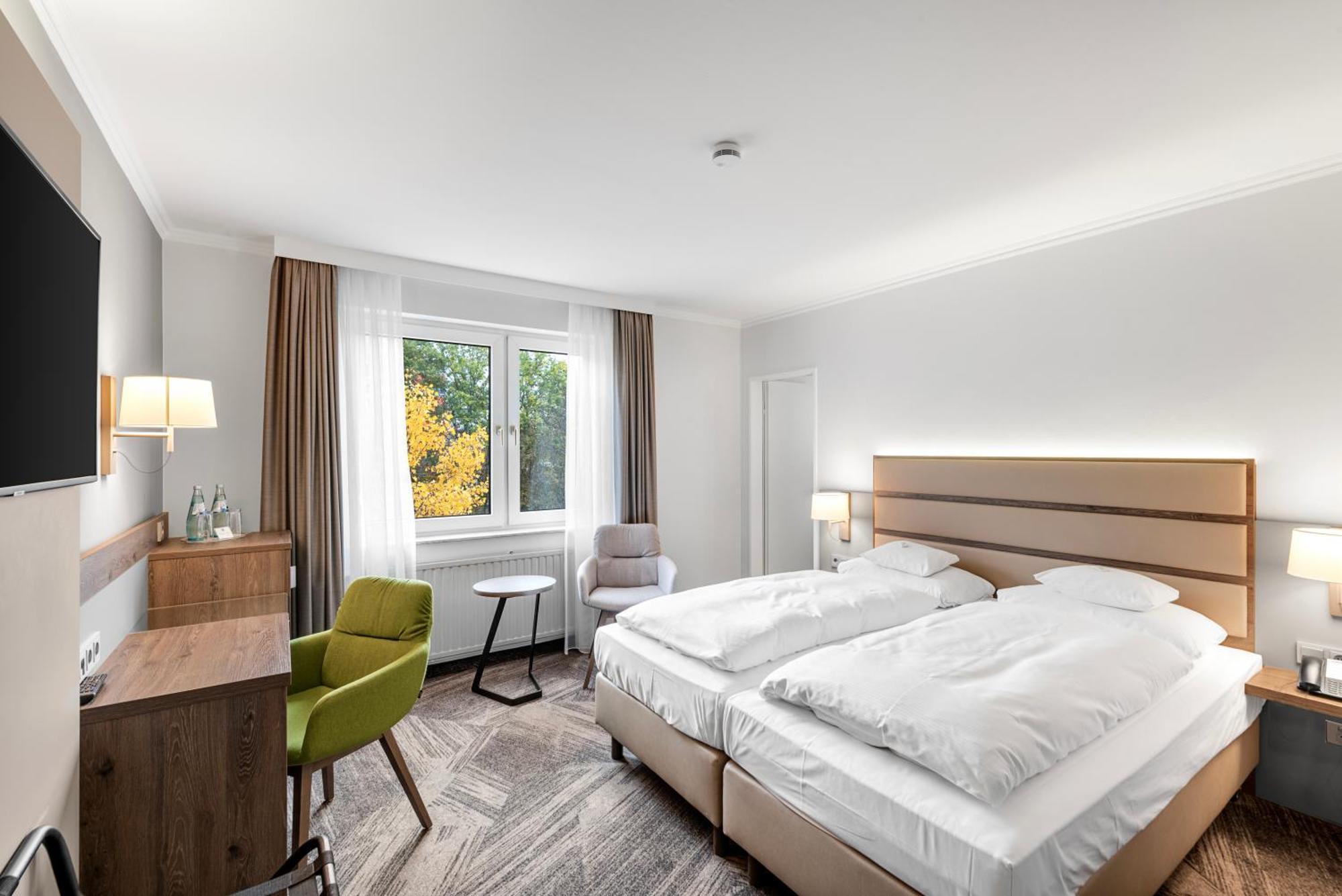 Parkhotel Am Taunus Oberursel Exterior foto