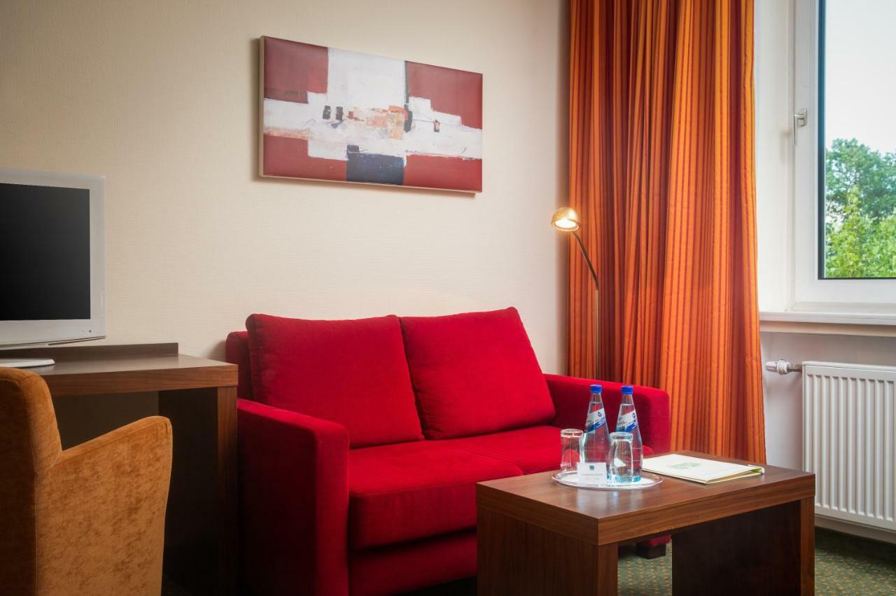 Parkhotel Am Taunus Oberursel Exterior foto